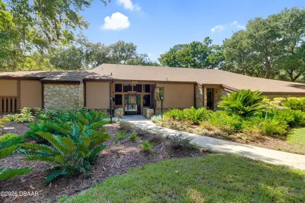 5 Mid Oaks CIR, Palm Coast, FL 32137