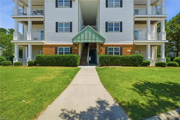 2424 Chancery LN Unit 303, Chesapeake, VA 23321