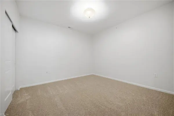 2424 Chancery LN Unit 303, Chesapeake, VA 23321