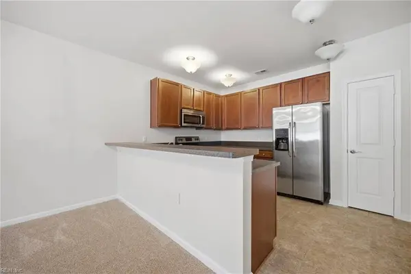 2424 Chancery LN Unit 303, Chesapeake, VA 23321