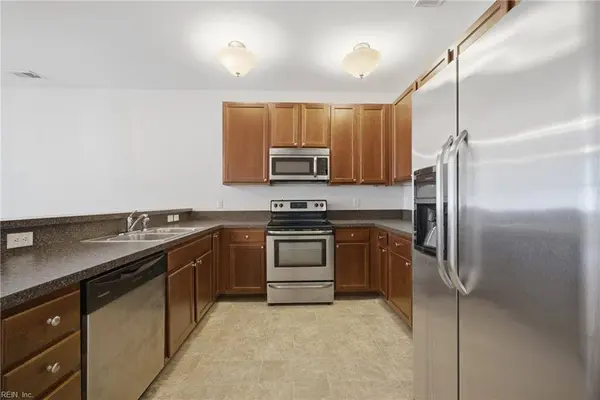 2424 Chancery LN Unit 303, Chesapeake, VA 23321