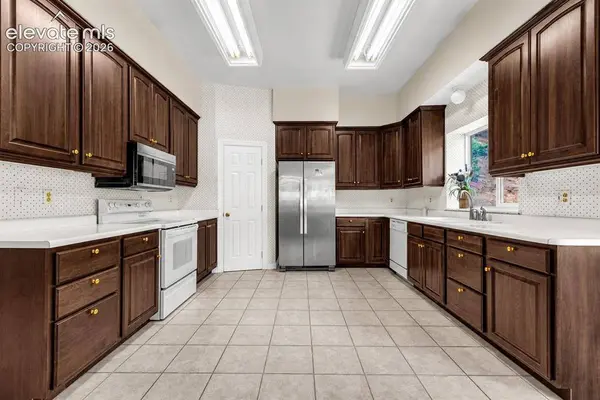 950 Sugar Loaf RD, Manitou Springs, CO 80829