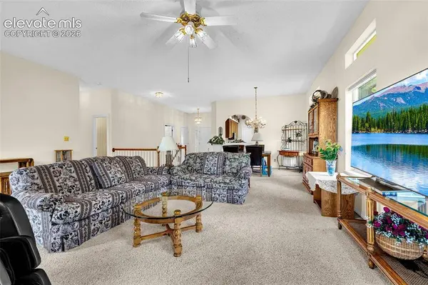 950 Sugar Loaf RD, Manitou Springs, CO 80829