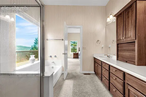 950 Sugar Loaf RD, Manitou Springs, CO 80829