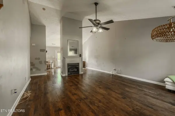 738 Colony Village Way, Knoxville, TN 37923