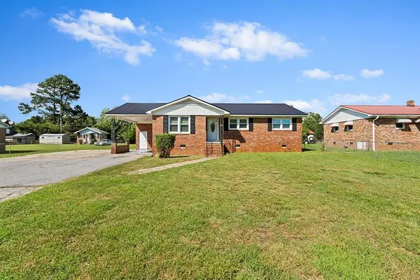 107 Grove St, Clinton, SC 29325