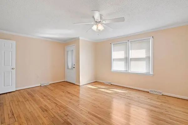 107 Grove St, Clinton, SC 29325