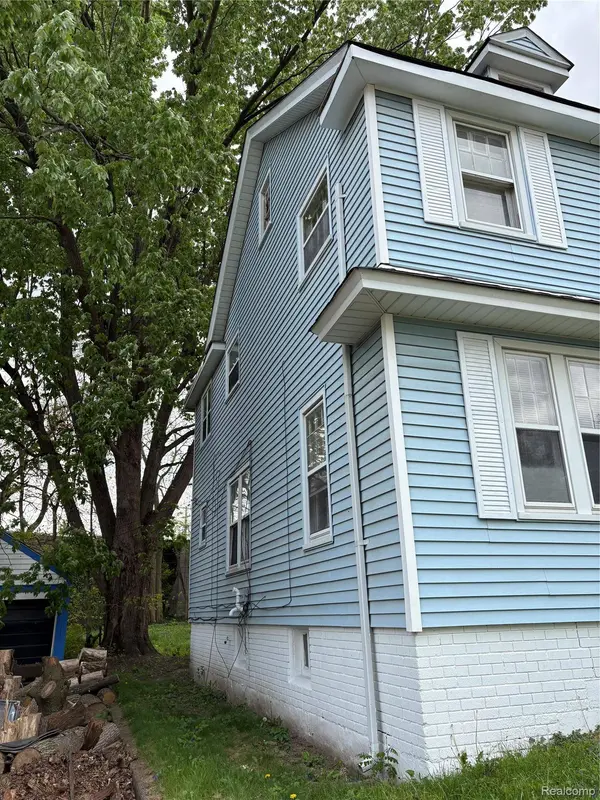 121 Jones ST, Mt. Clemens, MI 48043