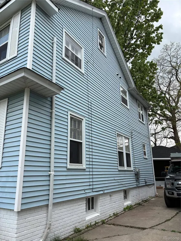 121 Jones ST, Mt. Clemens, MI 48043