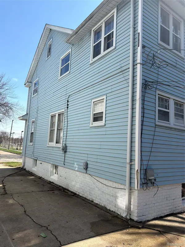 121 Jones ST #2, Mt. Clemens, MI 48043