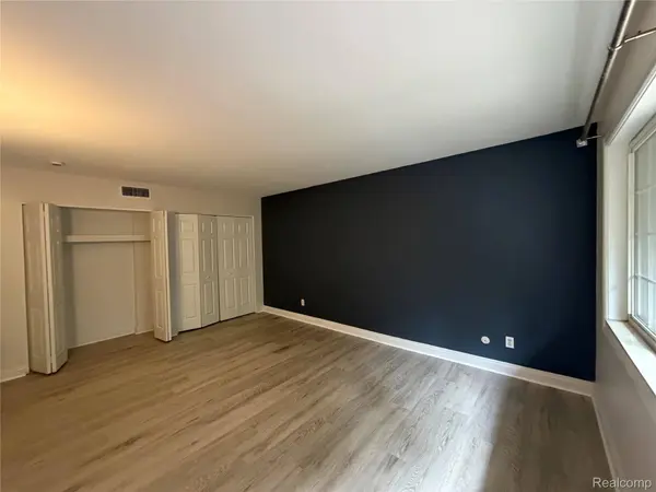 2245 Walton BLVD #56, Rochester Hills, MI 48309