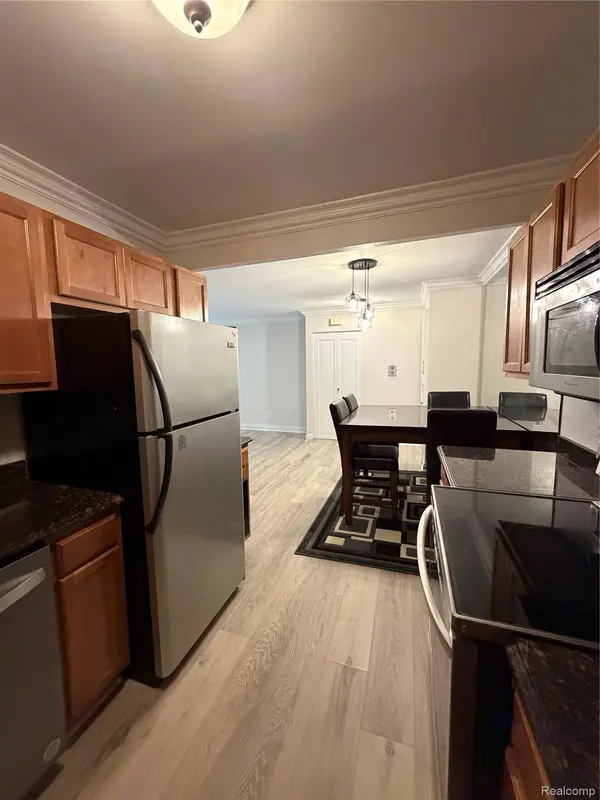 2245 Walton BLVD #56, Rochester Hills, MI 48309