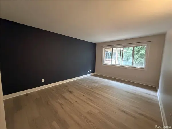 2245 Walton BLVD #56, Rochester Hills, MI 48309