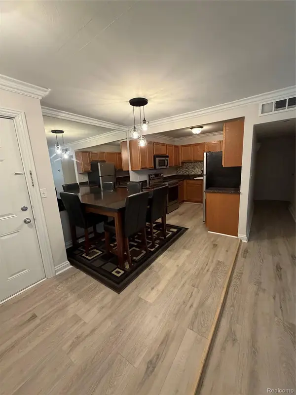 2245 Walton BLVD #56, Rochester Hills, MI 48309
