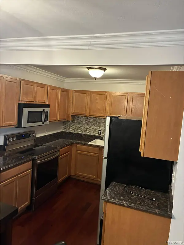 2245 Walton BLVD #56, Rochester Hills, MI 48309