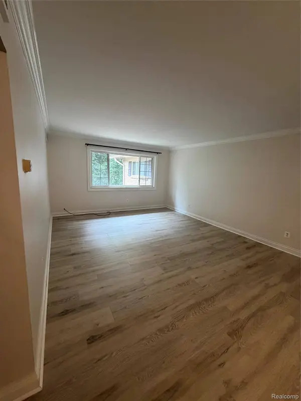 2245 Walton BLVD #56, Rochester Hills, MI 48309