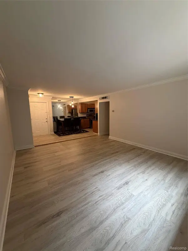 2245 Walton BLVD #56, Rochester Hills, MI 48309