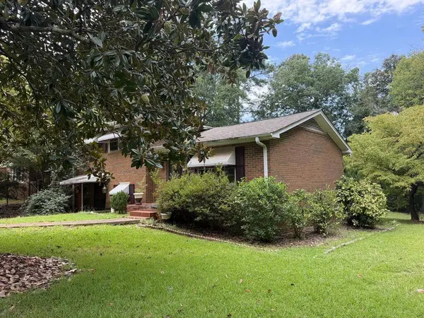 307 N Bethune St, Greenwood, SC 29646