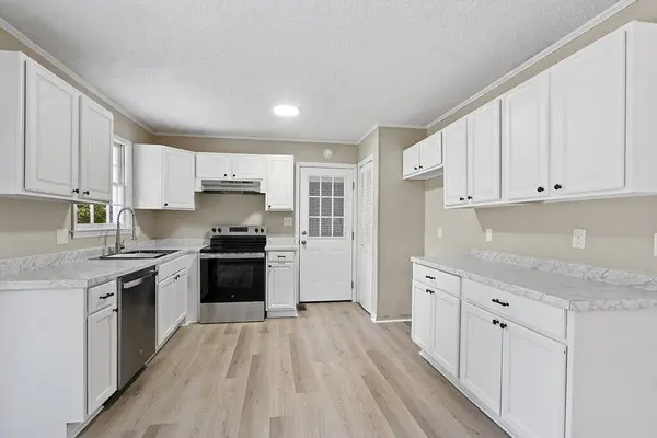 112 Anderson Dr, Greenwood, SC 29646