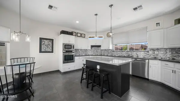 8621 S MAPLE Avenue, Tempe, AZ 85284