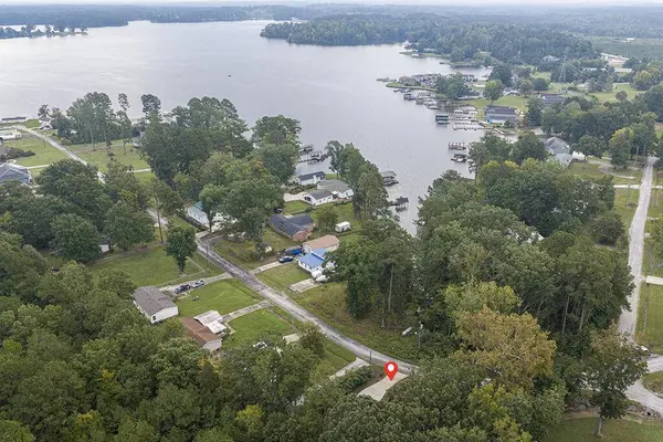 207 Beach Dr, Ninety Six, SC 29666