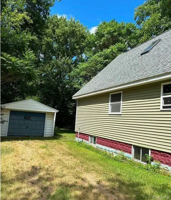 5325 Sitka ST, Burton, MI 48519