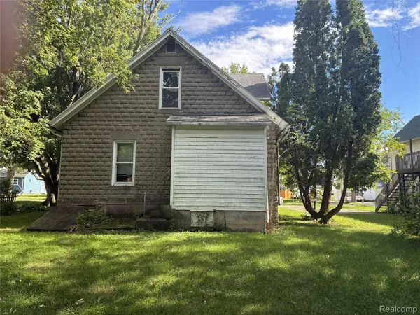 215 Mineral ST, Grand Ledge, MI 48837