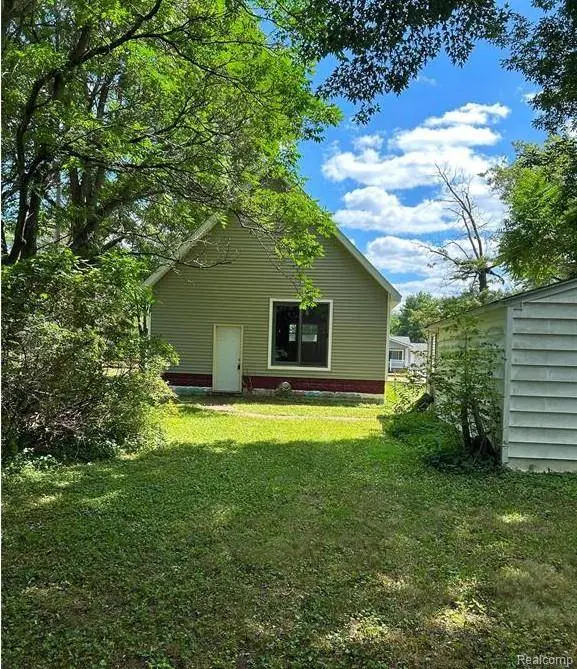 5325 Sitka ST, Burton, MI 48519