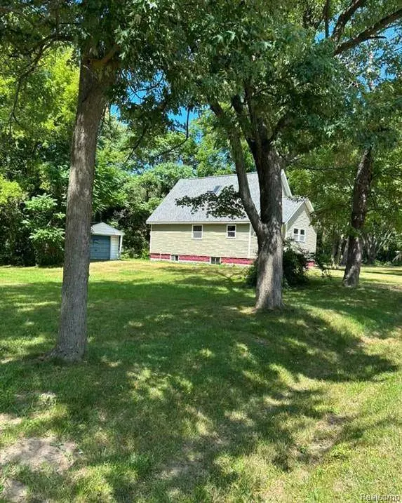 5325 Sitka ST, Burton, MI 48519