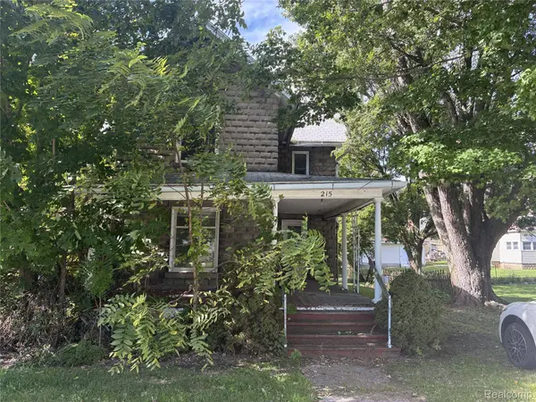 215 Mineral ST, Grand Ledge, MI 48837