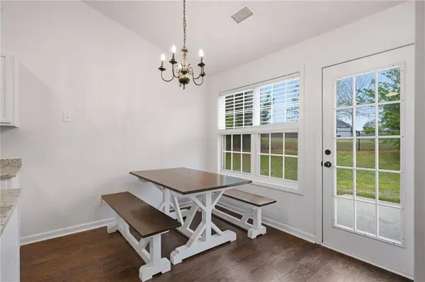 5828 Meadowfield TRCE, Flowery Branch, GA 30542