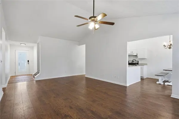 5828 Meadowfield TRCE, Flowery Branch, GA 30542