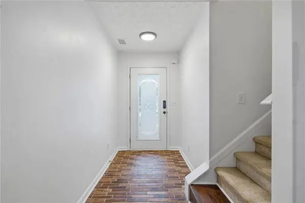 5828 Meadowfield TRCE, Flowery Branch, GA 30542