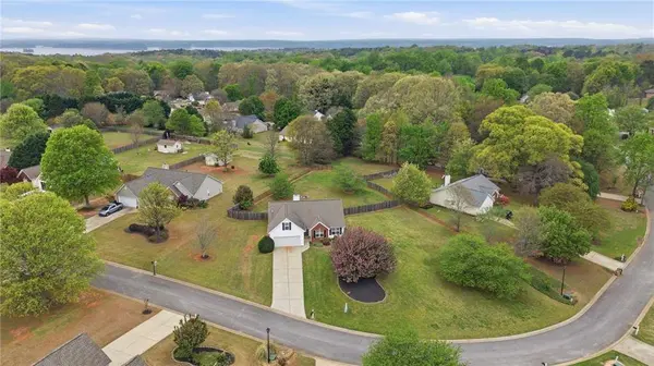 5828 Meadowfield TRCE, Flowery Branch, GA 30542