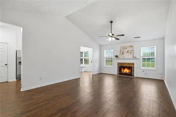 5828 Meadowfield TRCE, Flowery Branch, GA 30542