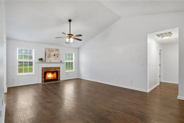 5828 Meadowfield TRCE, Flowery Branch, GA 30542