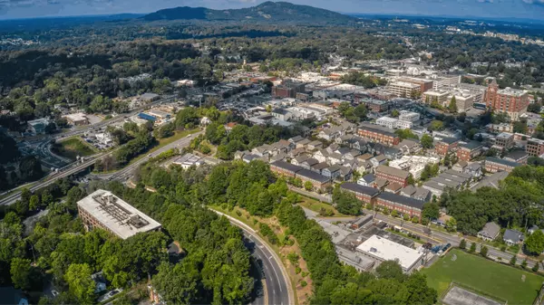 Discover the Charm of Marietta, Georgia: Small-Town Vibes Just Minutes from Atlanta