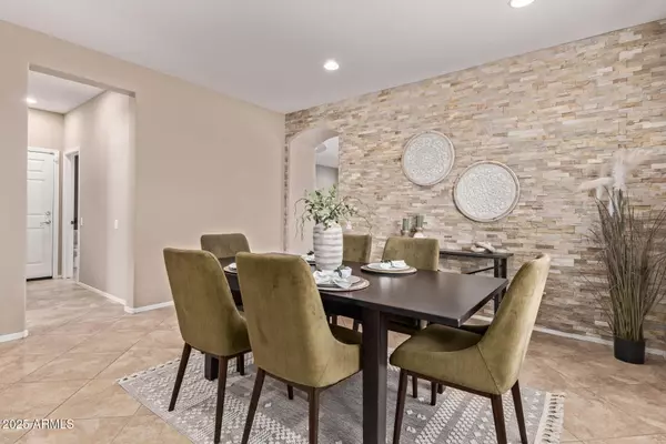 3044 E TRIGGER Way, Gilbert, AZ 85297