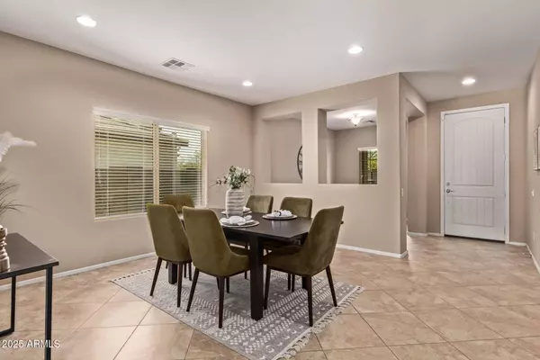 3044 E TRIGGER Way, Gilbert, AZ 85297