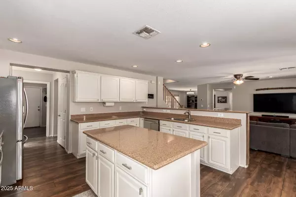 4102 E PALM BEACH Drive, Chandler, AZ 85249