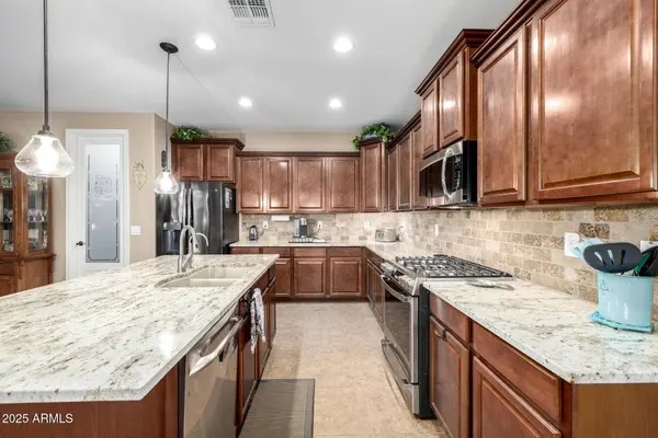 104 W LEATHERWOOD Avenue, Queen Creek, AZ 85140