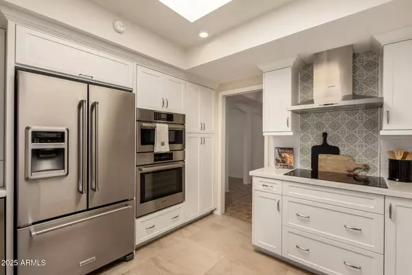 6945 E GLENROSA Avenue, Scottsdale, AZ 85251