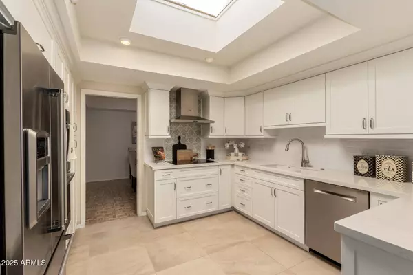 6945 E GLENROSA Avenue, Scottsdale, AZ 85251