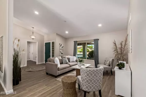 6822 S CARNEY Avenue, Tempe, AZ 85283