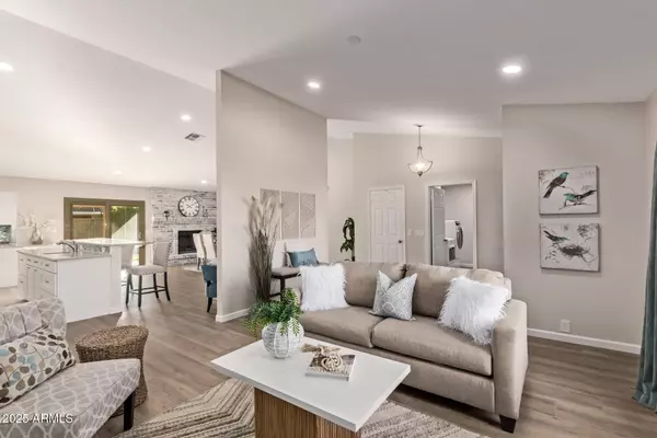 6822 S CARNEY Avenue, Tempe, AZ 85283