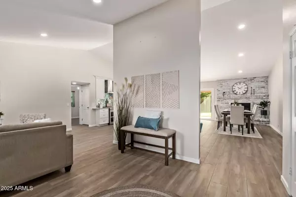 6822 S CARNEY Avenue, Tempe, AZ 85283