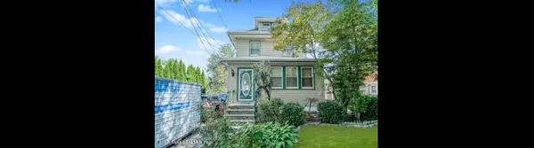 Awesome Sunnyside detached One family for sale @ $714.999 or Trade! *