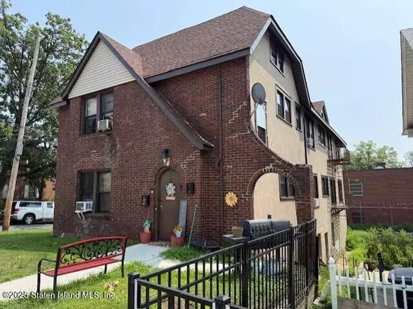 2390 Richmond RD, Staten Island, NY 10306