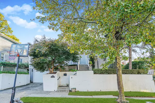 114 Holly ave, Staten Island, NY 10308