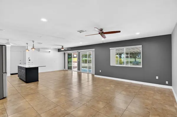 18222 N Palo Verde Dr, Sun City, AZ 85373-1738